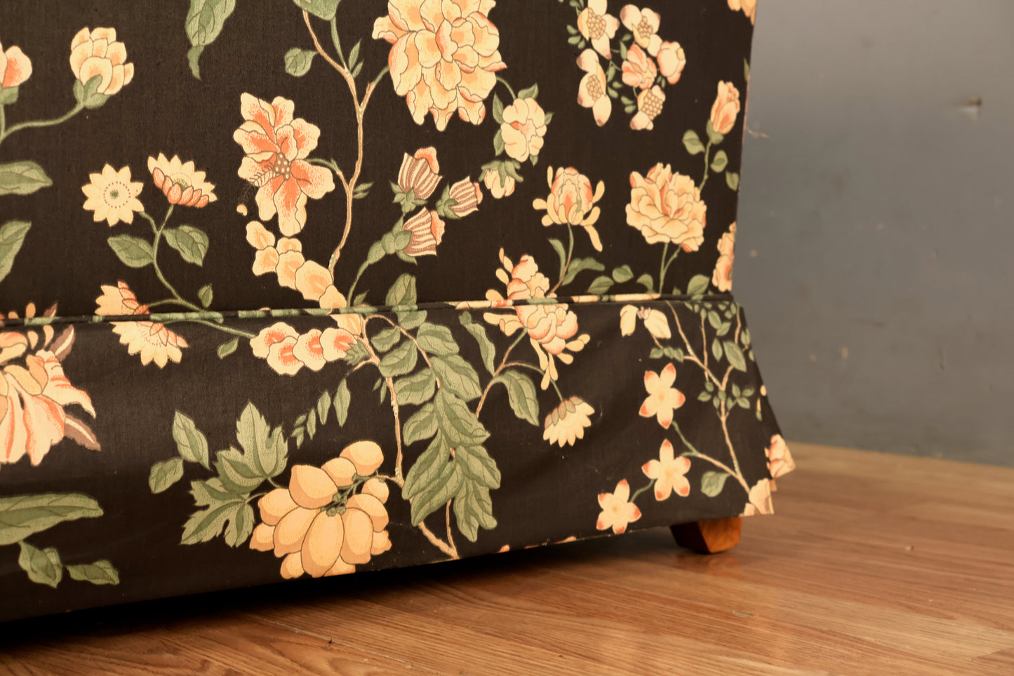 Henredon Midnight Garden Loveseat - ONLINE ONLY