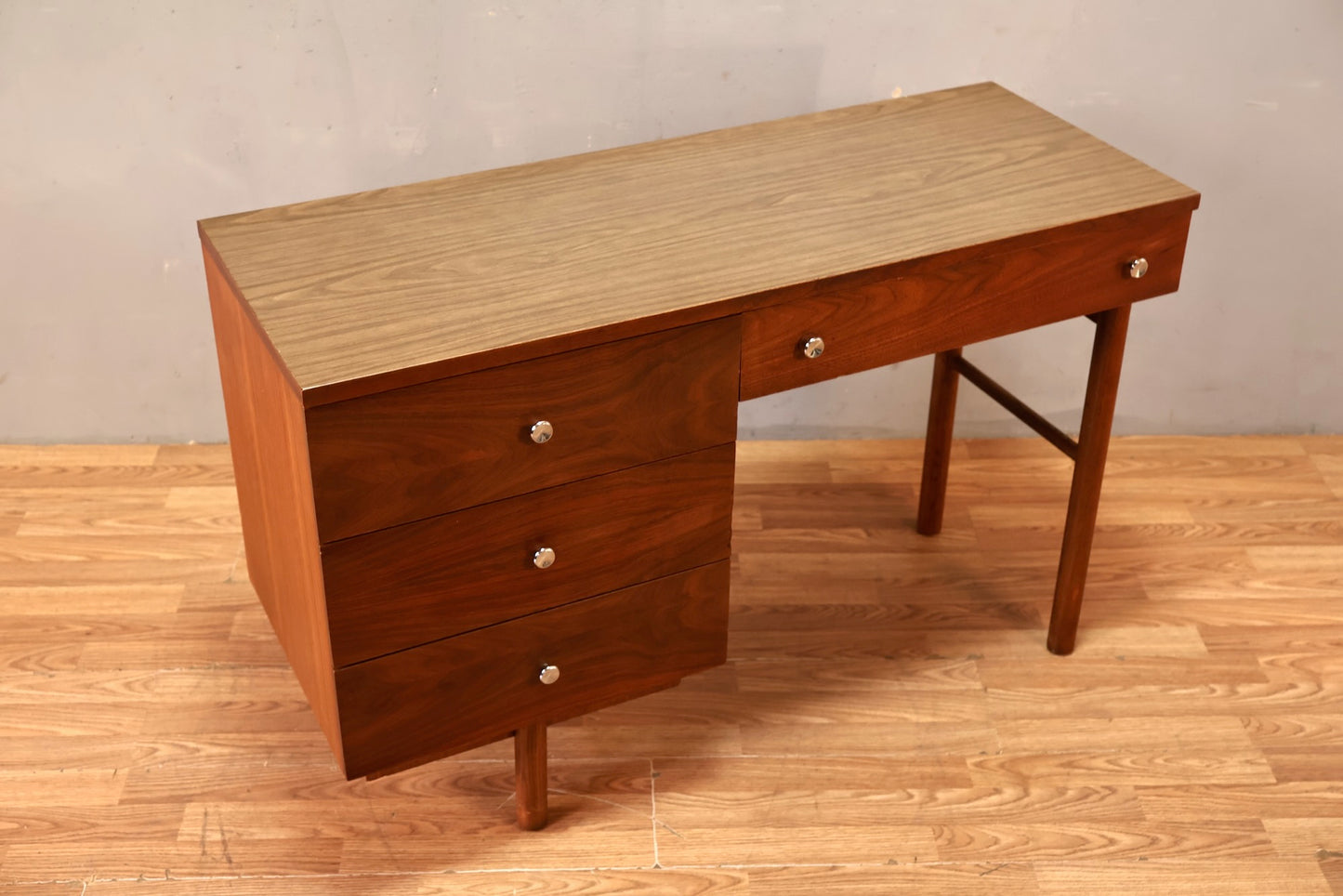 Metropolitan Walnut & Laminate 4-Drawer Desk