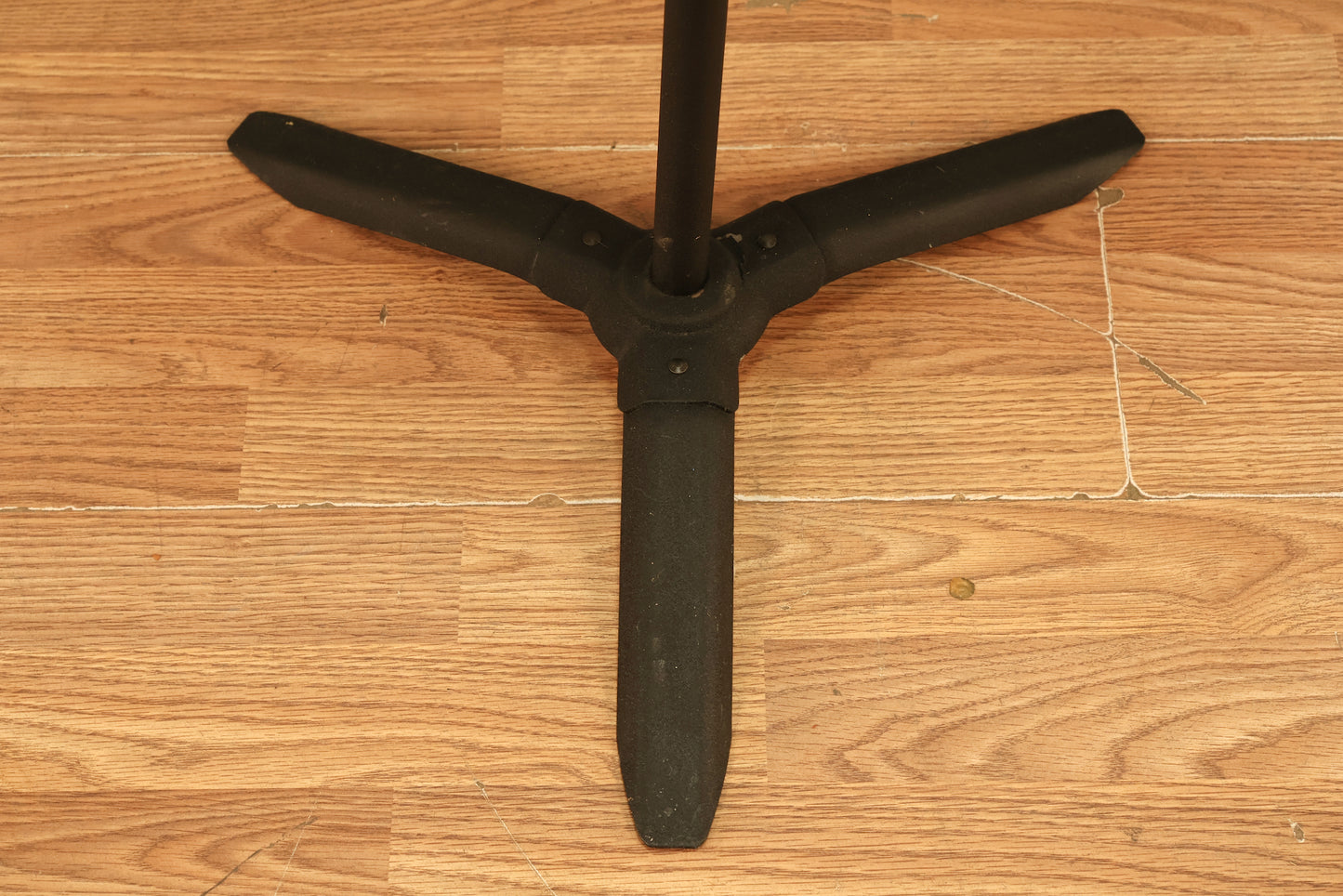 Black Metal Music Stand