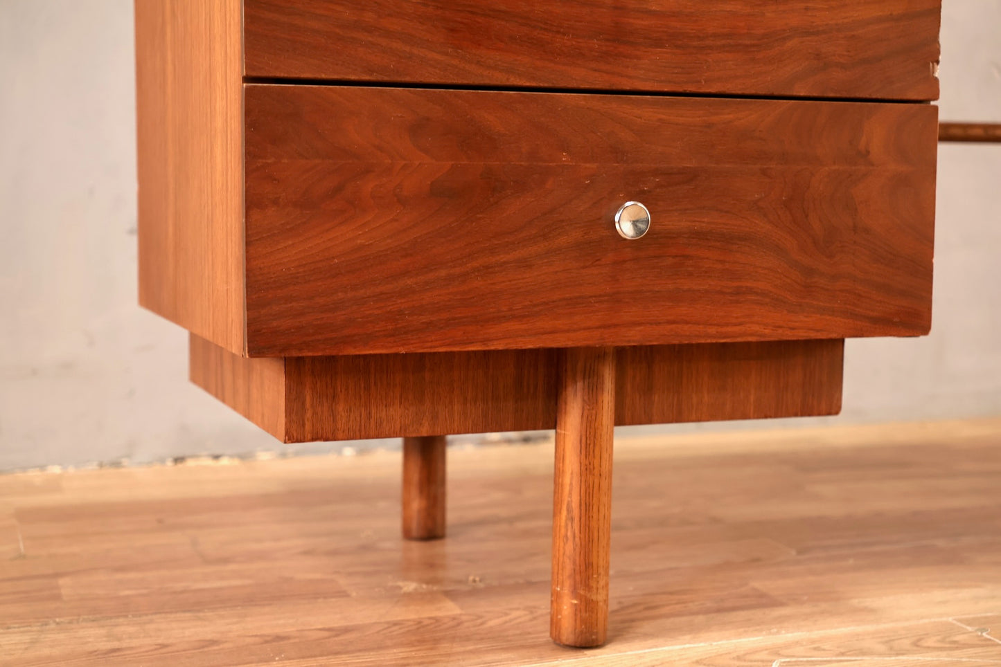 Metropolitan Walnut & Laminate 4-Drawer Desk