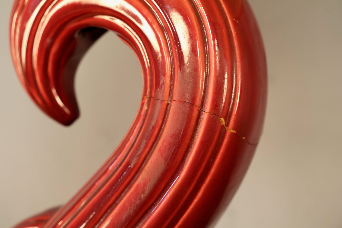 Royal Haeger Scarlet Swirl Table Lamp