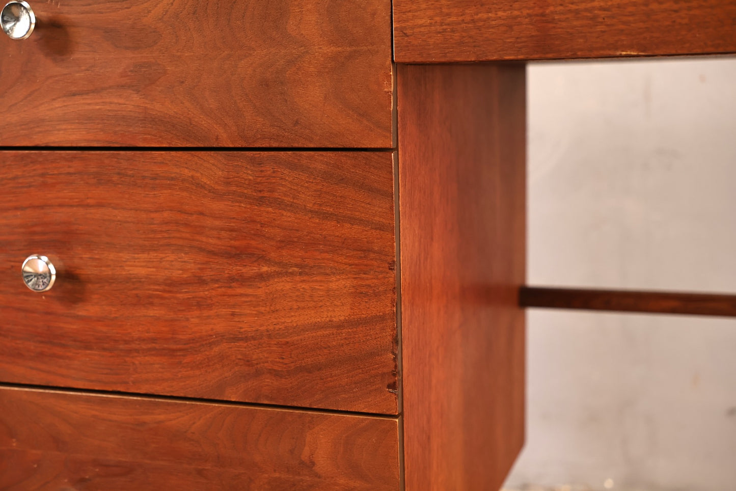 Metropolitan Walnut & Laminate 4-Drawer Desk