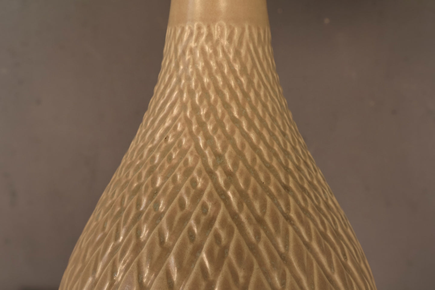 Taupe Diamonds Ceramic Table Lamp