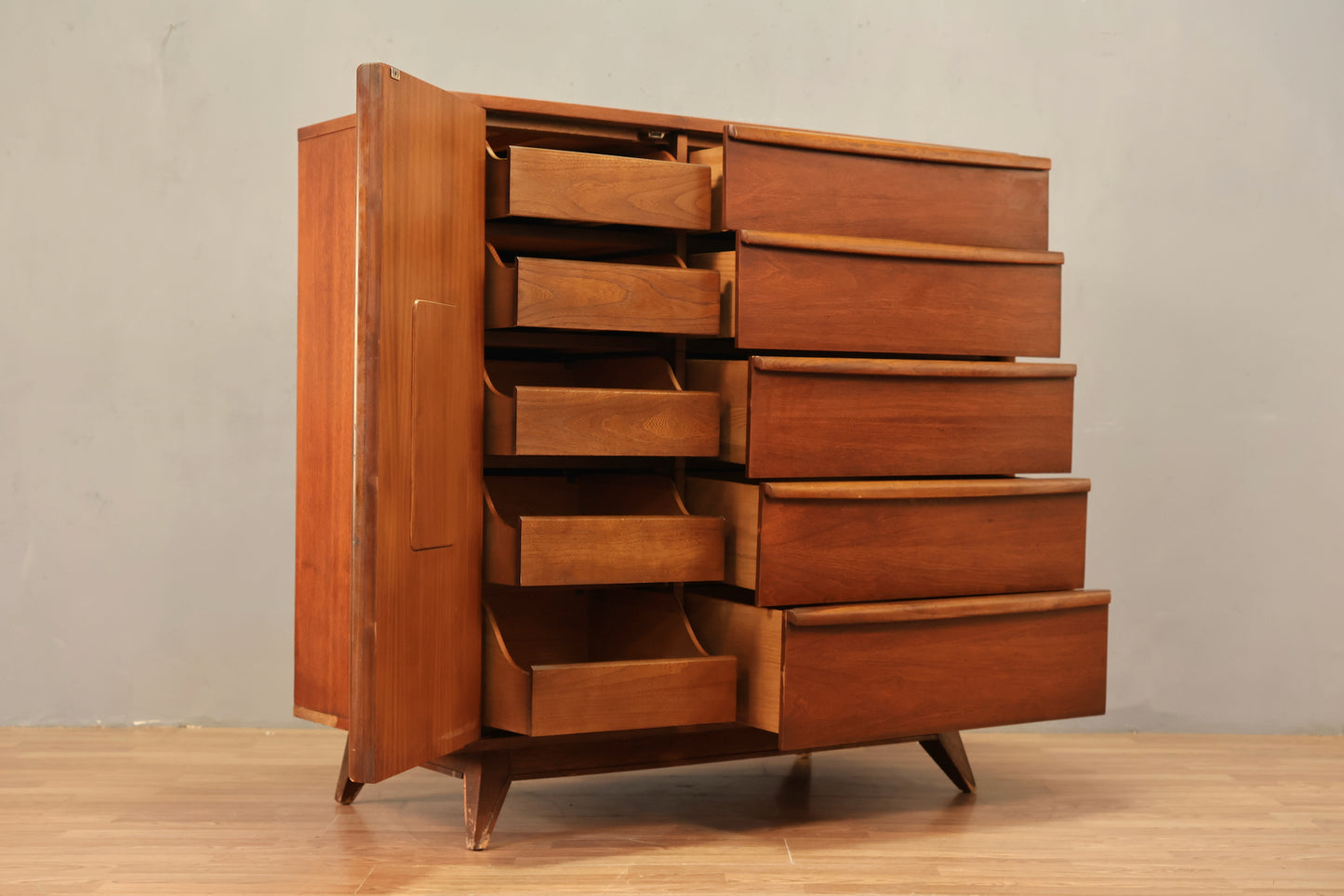 Mid Century 10-Drawer Bachelor's Chest
