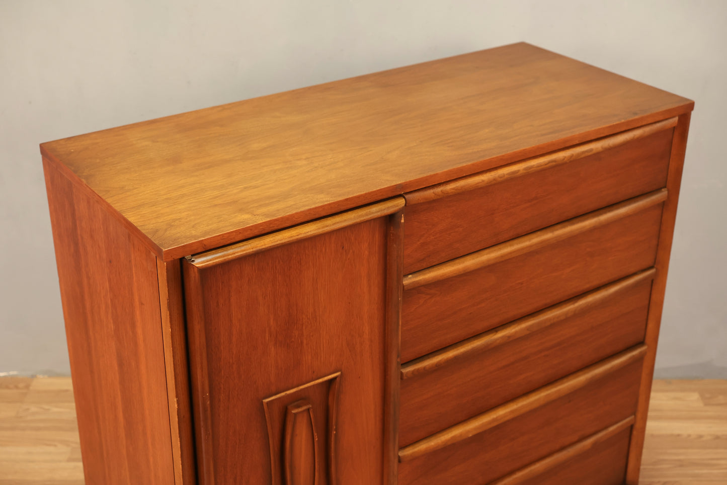Mid Century 10-Drawer Bachelor's Chest