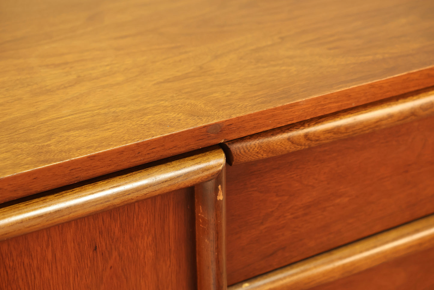Mid Century 10-Drawer Bachelor's Chest