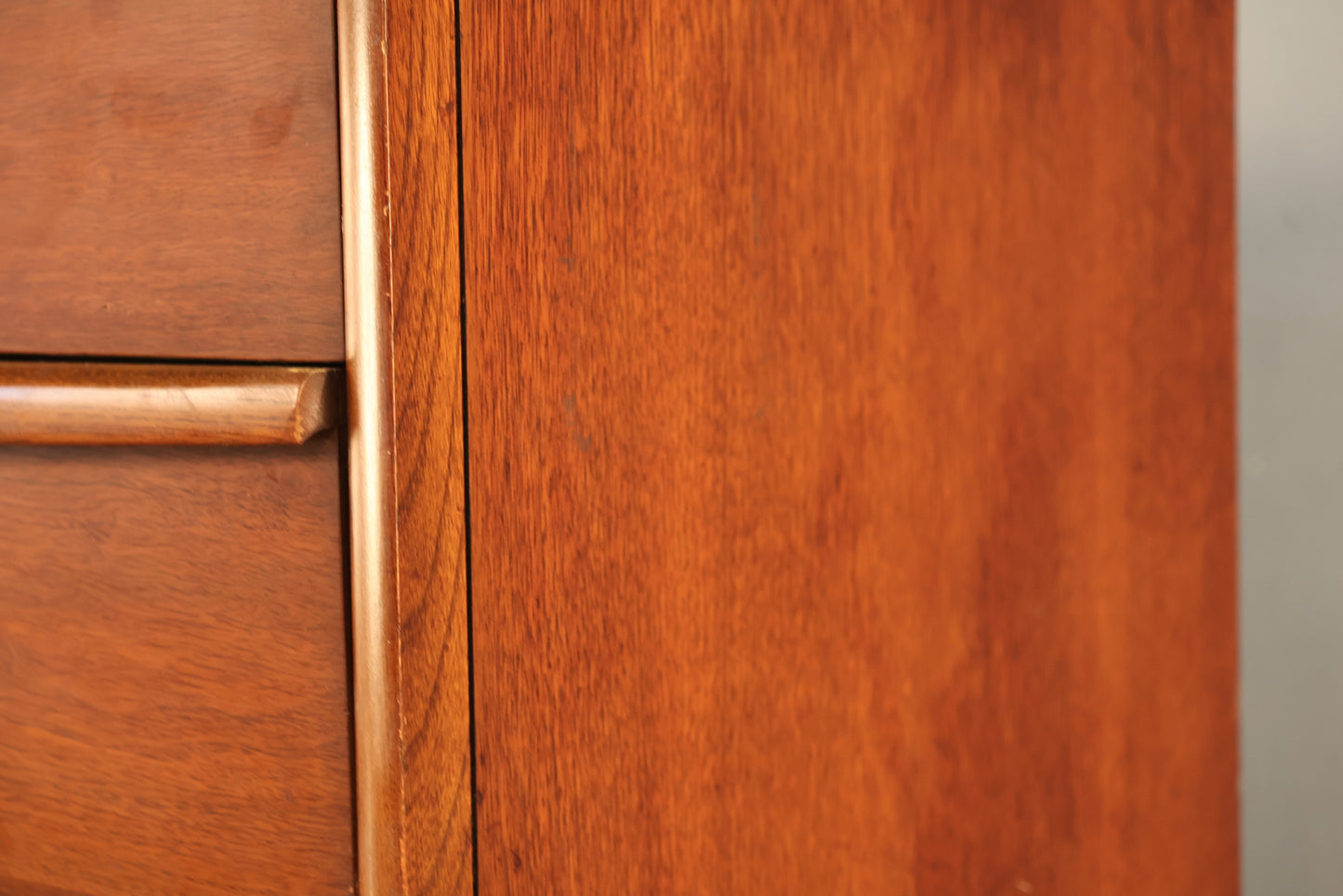 Mid Century 10-Drawer Bachelor's Chest