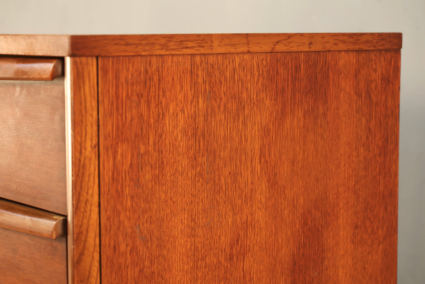 Mid Century 10-Drawer Bachelor's Chest