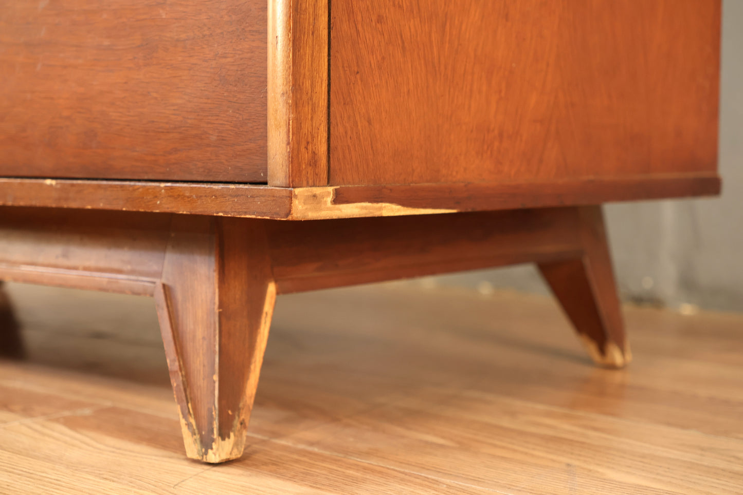 Mid Century 10-Drawer Bachelor's Chest