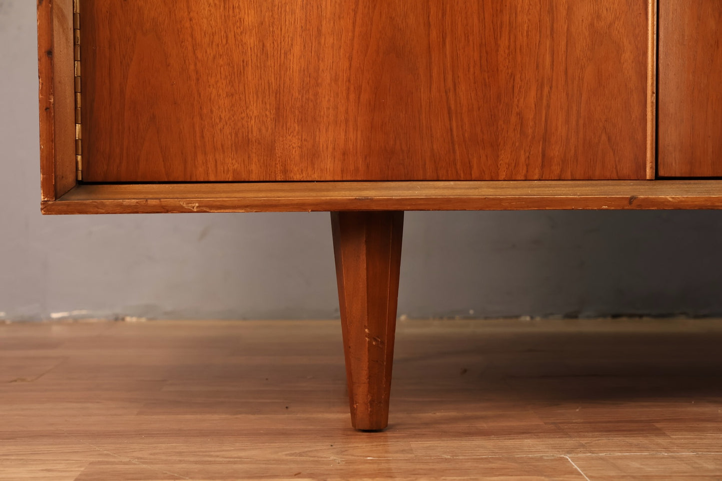 Unagusta Walnut Wave 6-Drawer Credenza