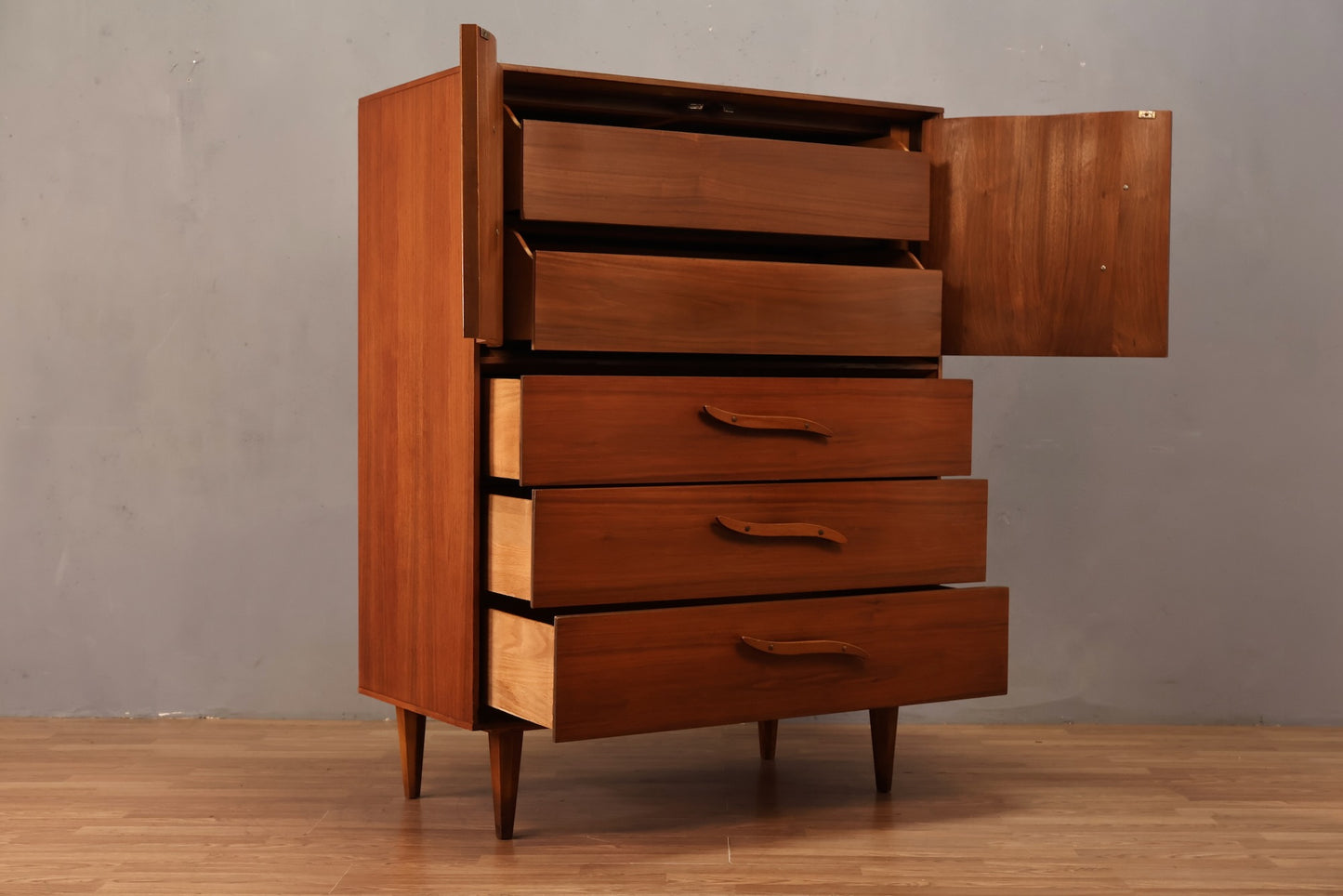 Unagusta Walnut Wave 5-Drawer Bachelor's Chest