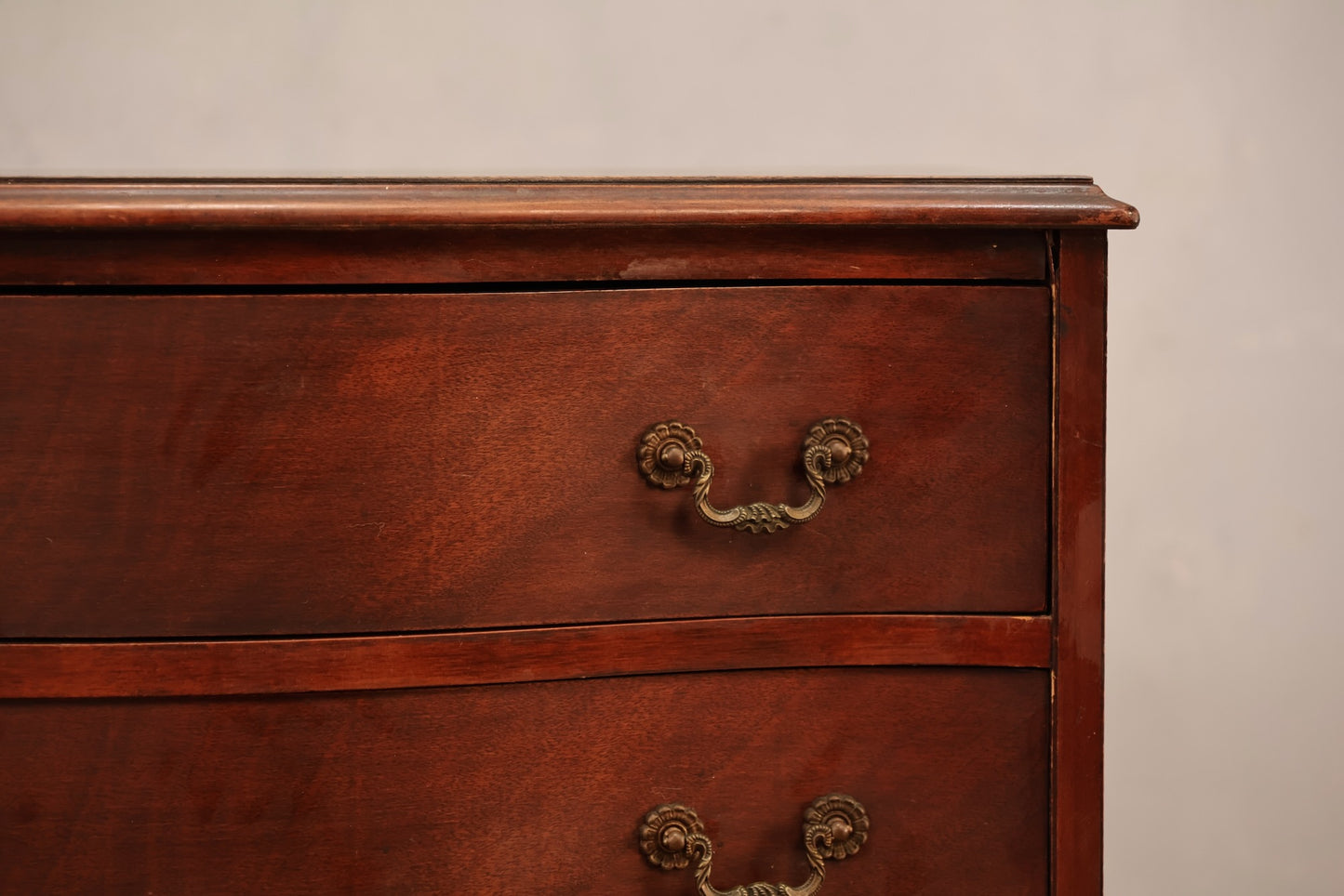 Mahogany Serpentine 4-Drawer Commode