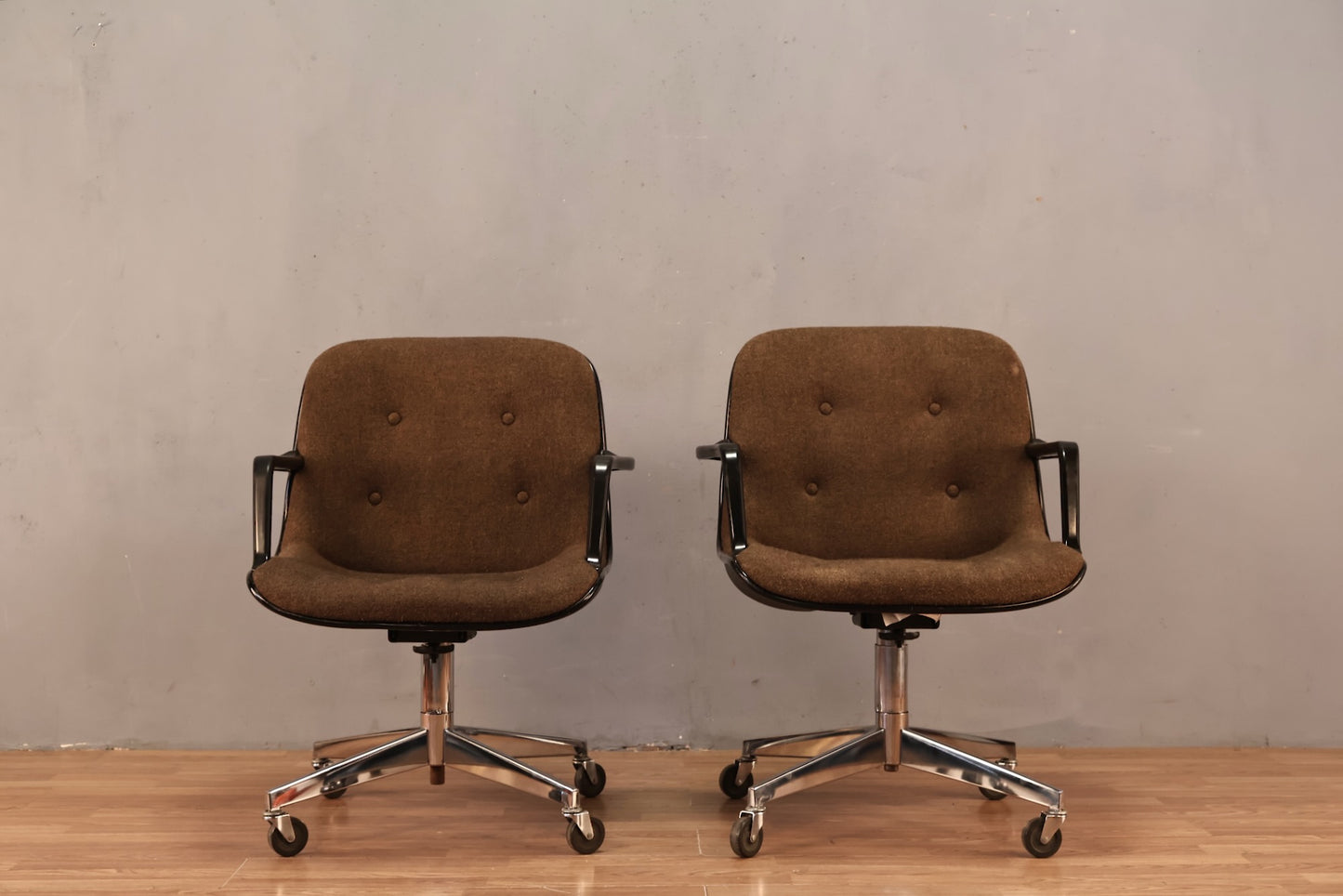 United Chrome & Nutmeg Executive Desk Chair - ONLINE ONLY