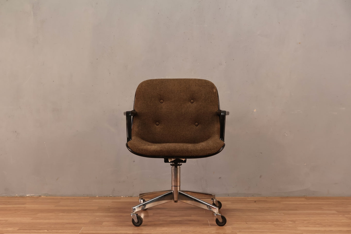 United Chrome & Nutmeg Executive Desk Chair - ONLINE ONLY