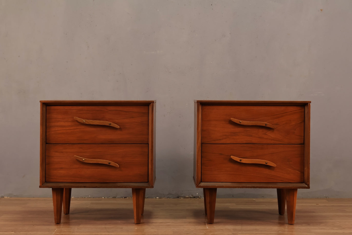 Unagusta Walnut Wave 2-Drawer Nightstand