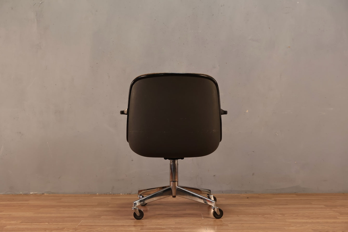 United Chrome & Nutmeg Executive Desk Chair - ONLINE ONLY