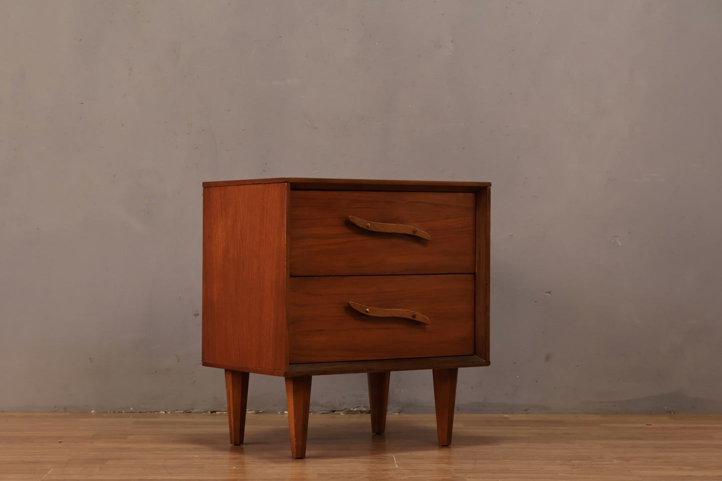 Unagusta Walnut Wave 2-Drawer Nightstand