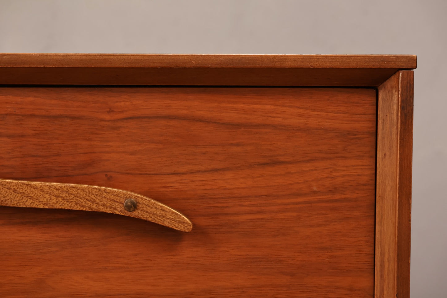 Unagusta Walnut Wave 2-Drawer Nightstand