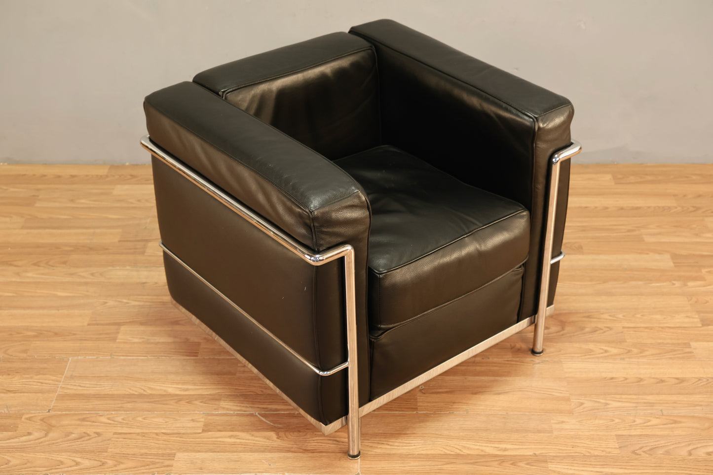 Le Corbusier-Style "Petit Modele" Club Chair