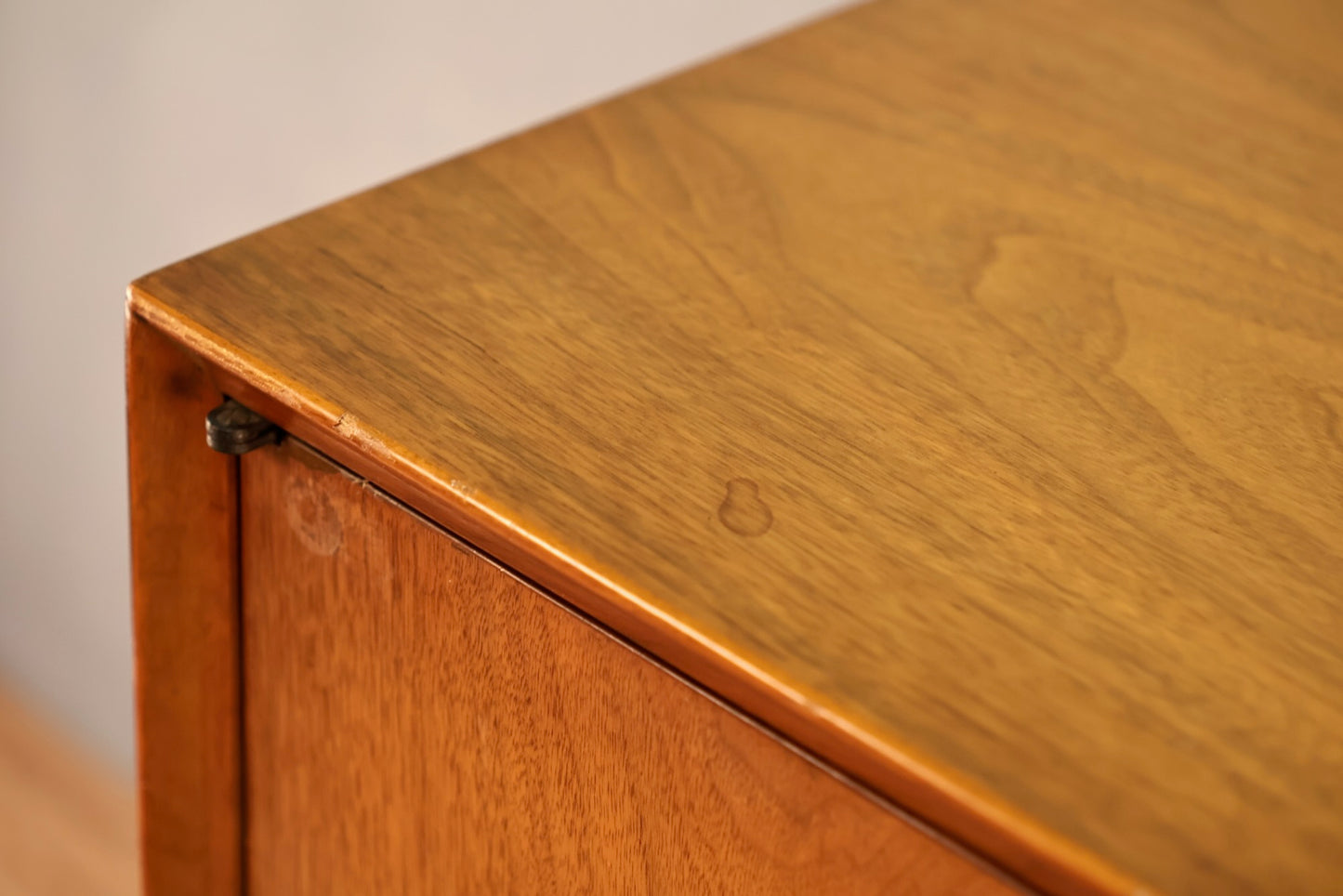 Luxe 1960s 5-Drawer Bachelor's Chest