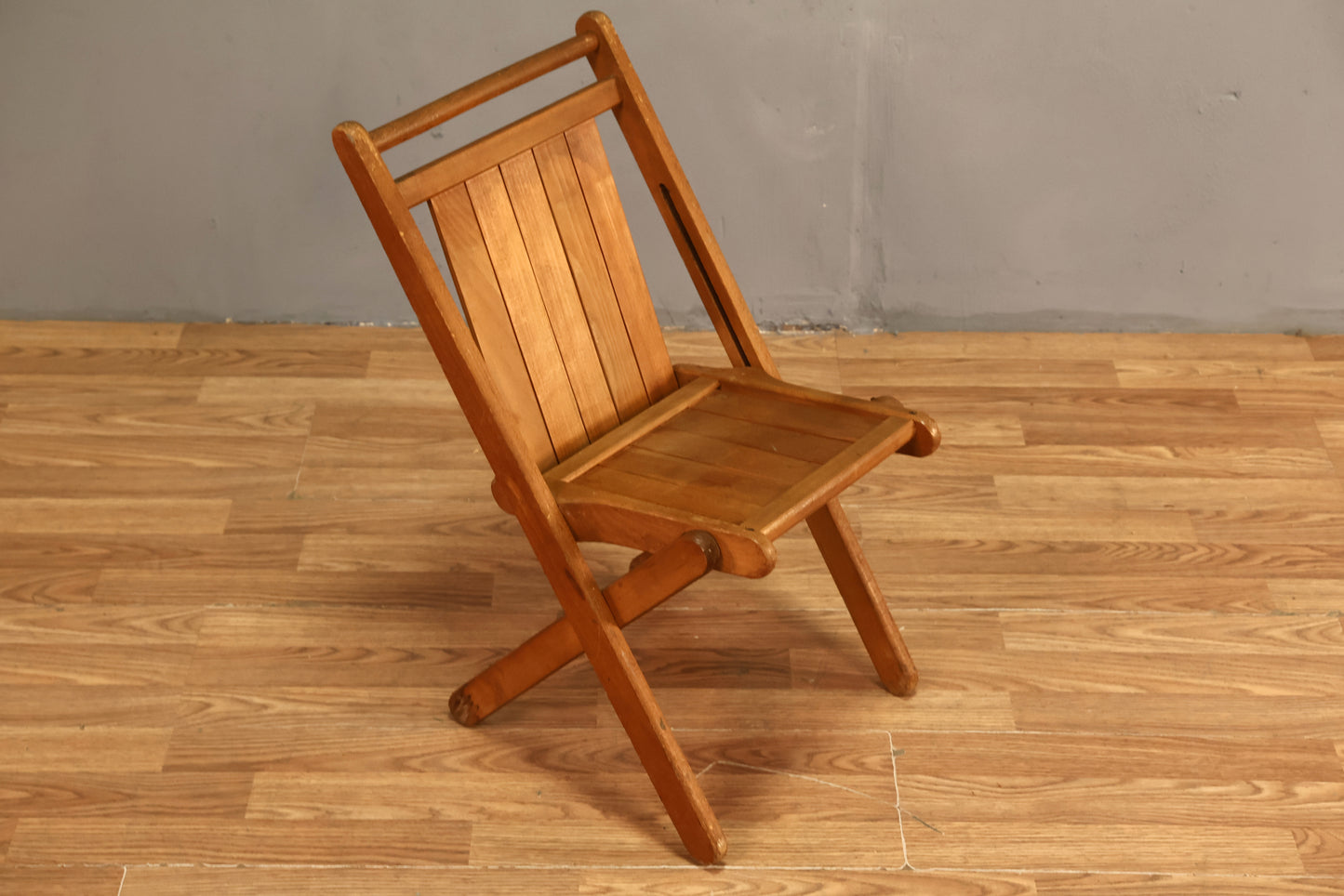 Slatted Wood Children's Folding Chair Q