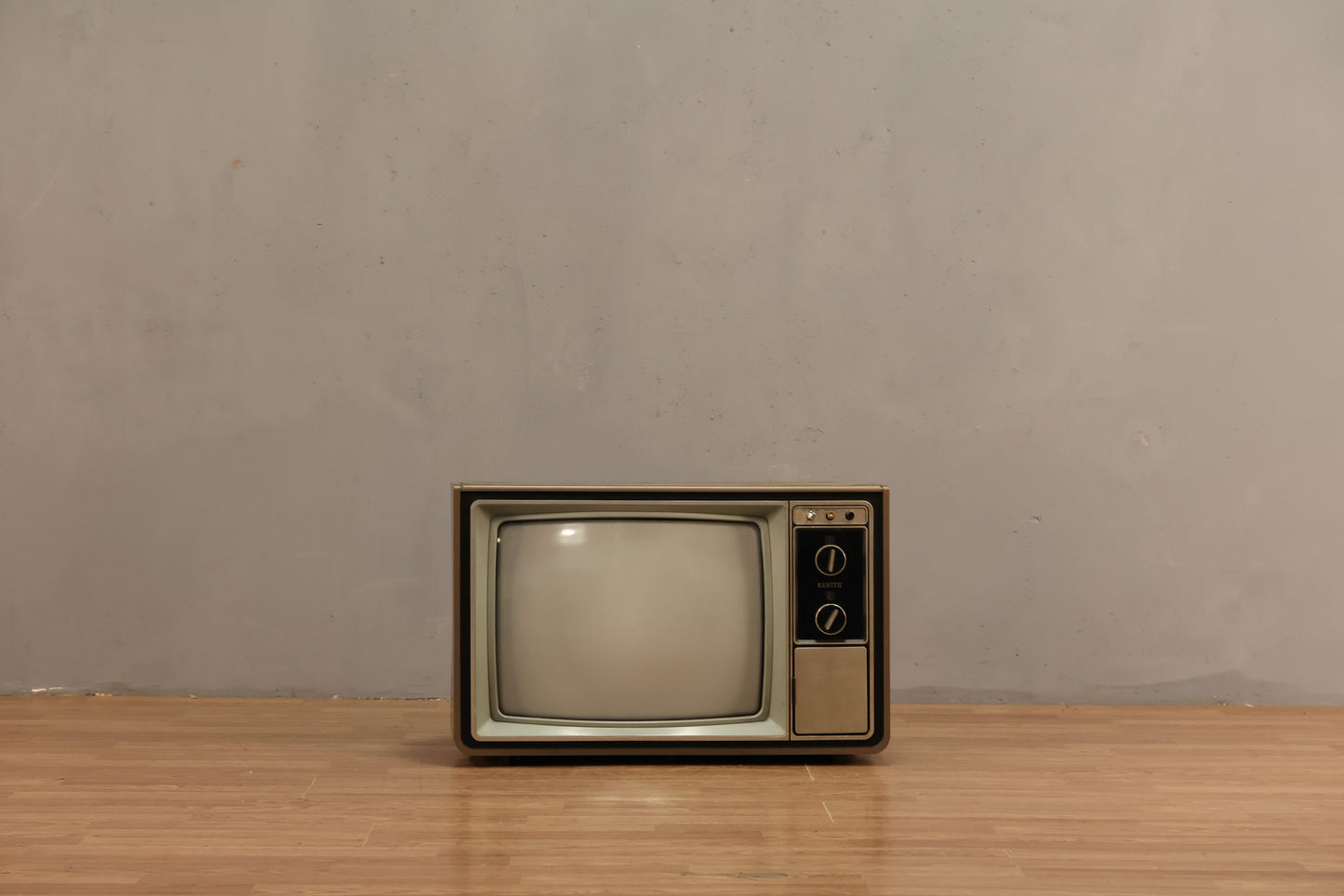 Large Zenith Woodgrain Television - ONLINE ONLY