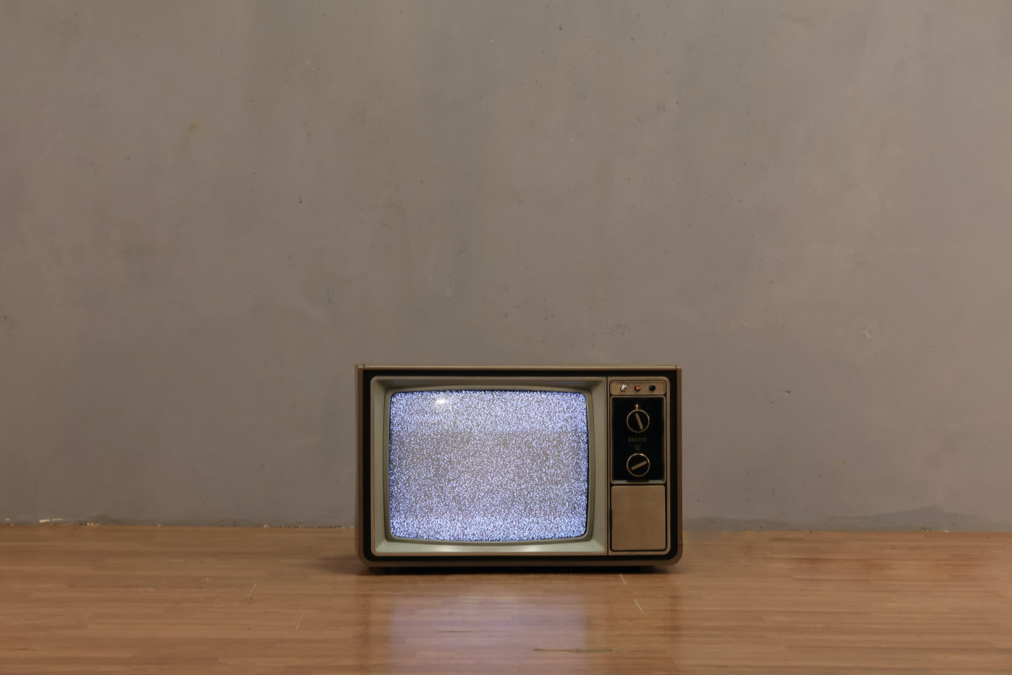 Large Zenith Woodgrain Television - ONLINE ONLY