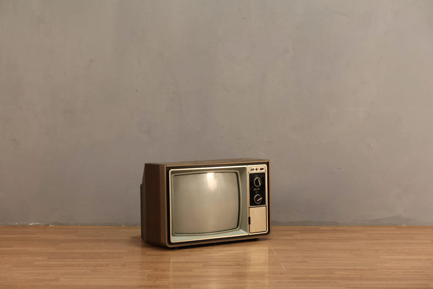 Large Zenith Woodgrain Television - ONLINE ONLY