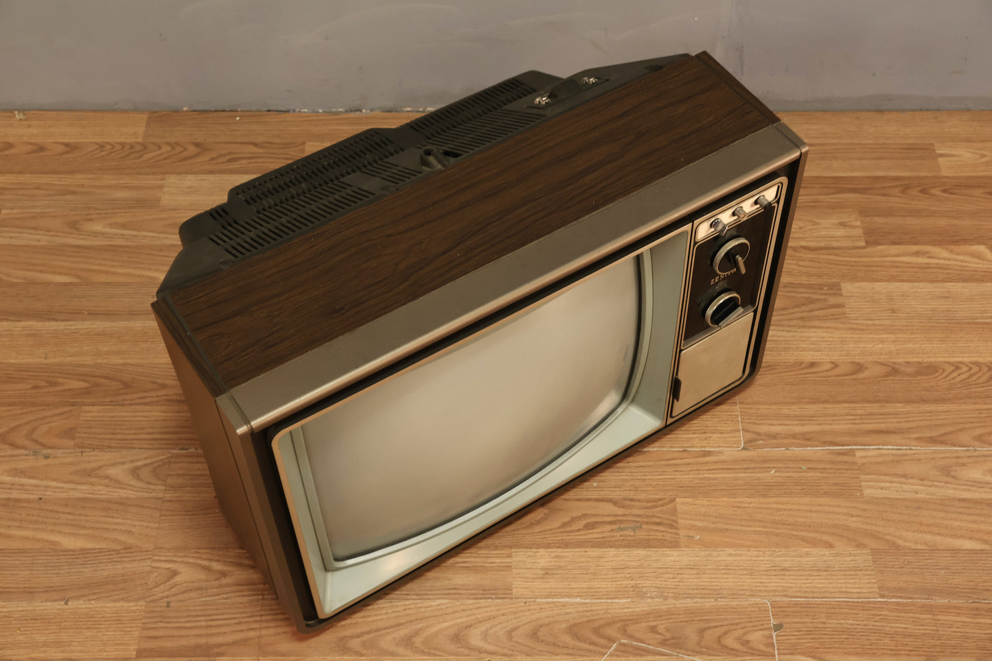 Large Zenith Woodgrain Television - ONLINE ONLY