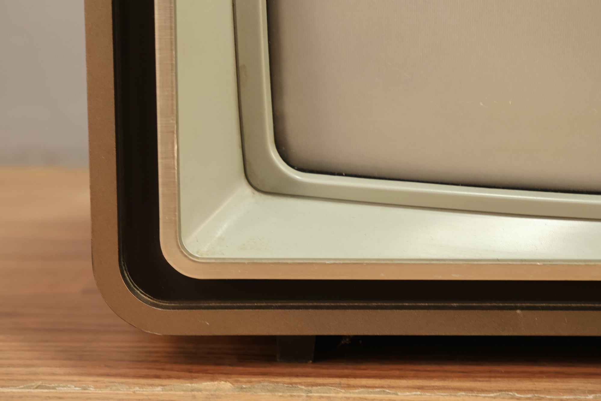 Large Zenith Woodgrain Television - ONLINE ONLY – Furnish Green