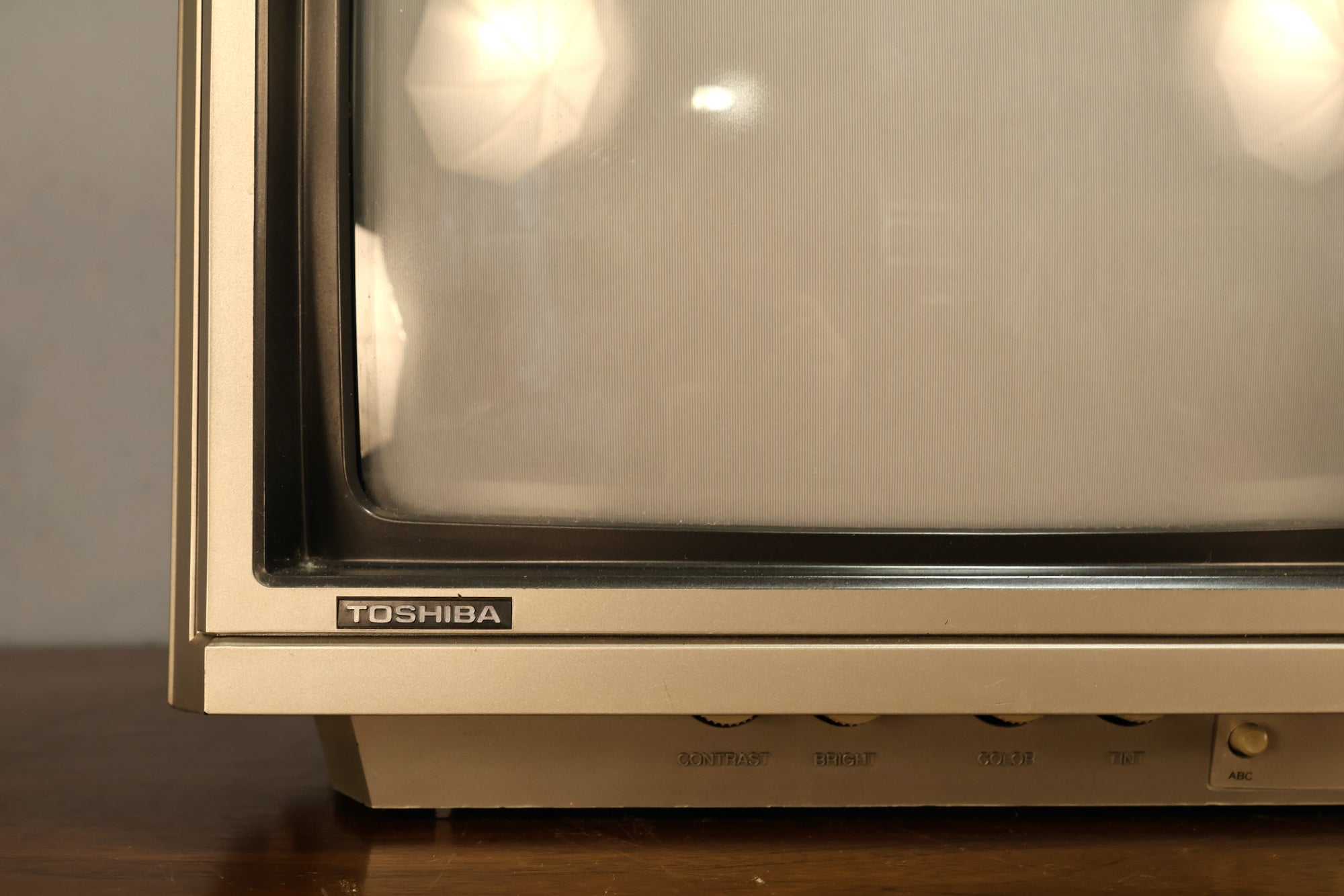 1980s Toshiba Woodgrain Television – Furnish Green