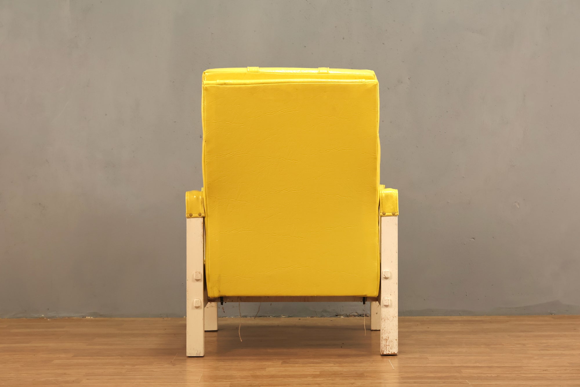 1970s Neon Lemon Vinyl Recliner - ONLINE ONLY – Furnish Green