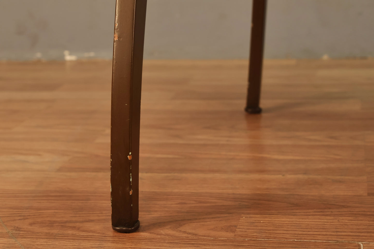 Mid Century Hourglass Ivory Side Chair