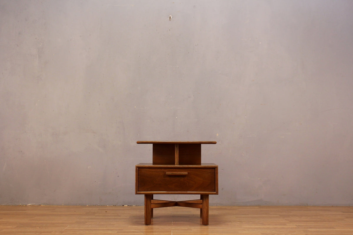 Mid Century Walnut 1-Drawer Nightstand