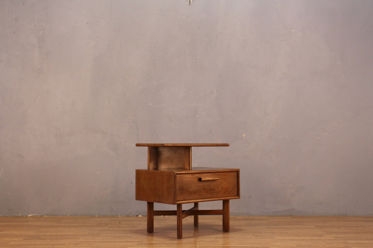 Mid Century Walnut 1-Drawer Nightstand