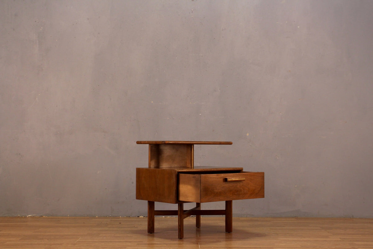 Mid Century Walnut 1-Drawer Nightstand