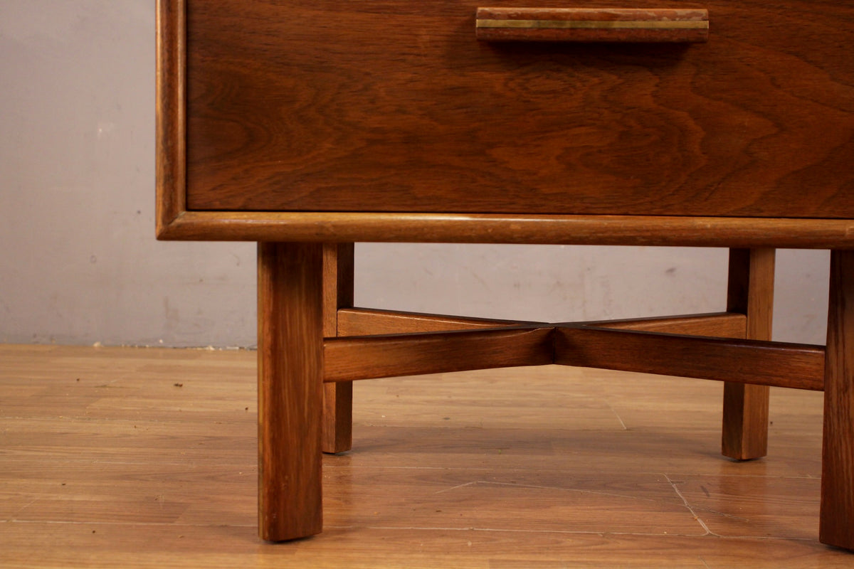 Mid Century Walnut 1-Drawer Nightstand