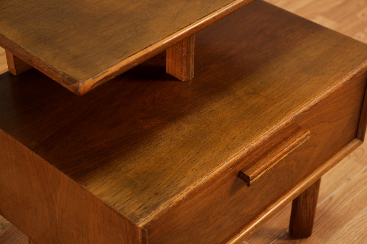 Mid Century Walnut 1-Drawer Nightstand