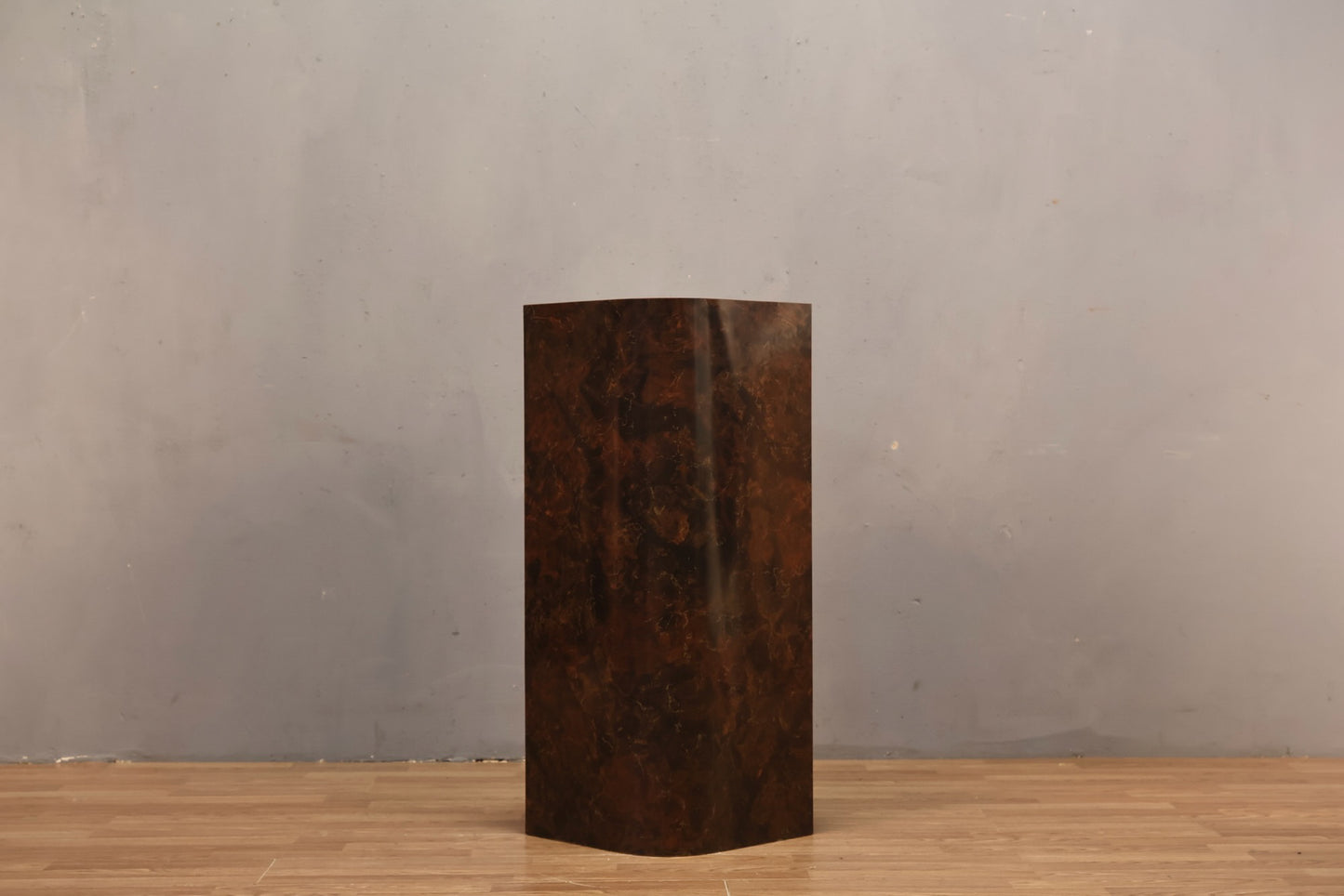 Lacquer Curved Corner Pedestal