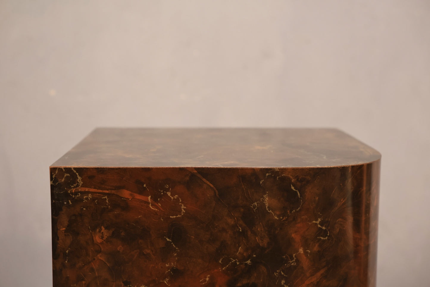 Lacquer Curved Corner Pedestal