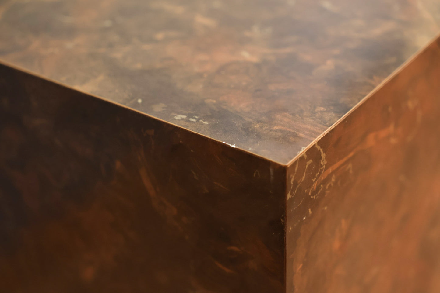 Lacquer Curved Corner Pedestal
