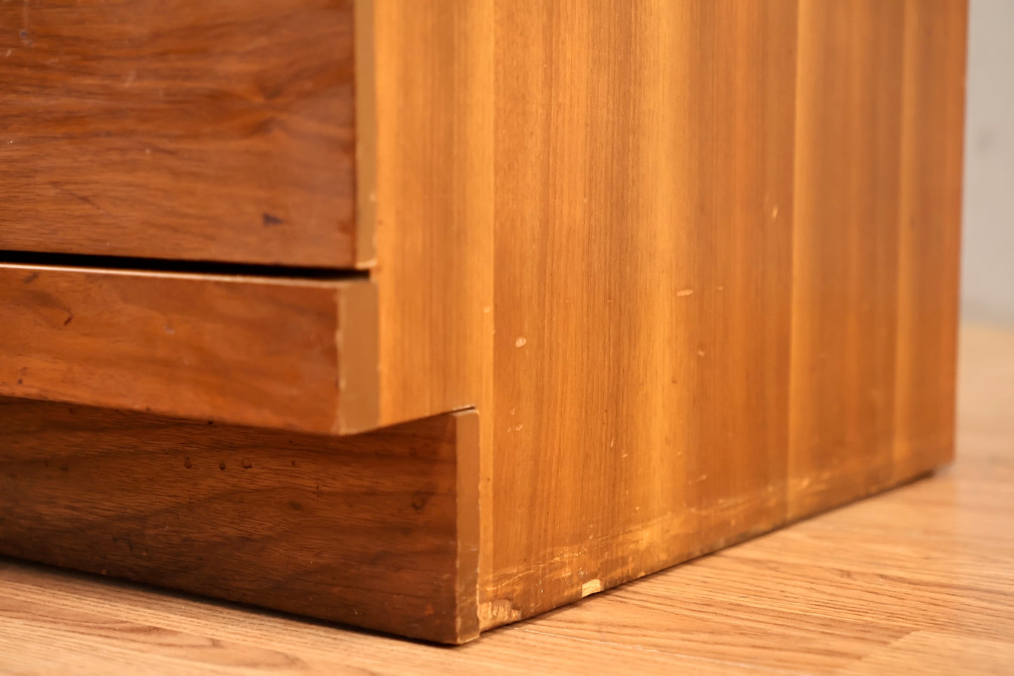 Bassett Walnut & Laminate 8-Drawer Dresser