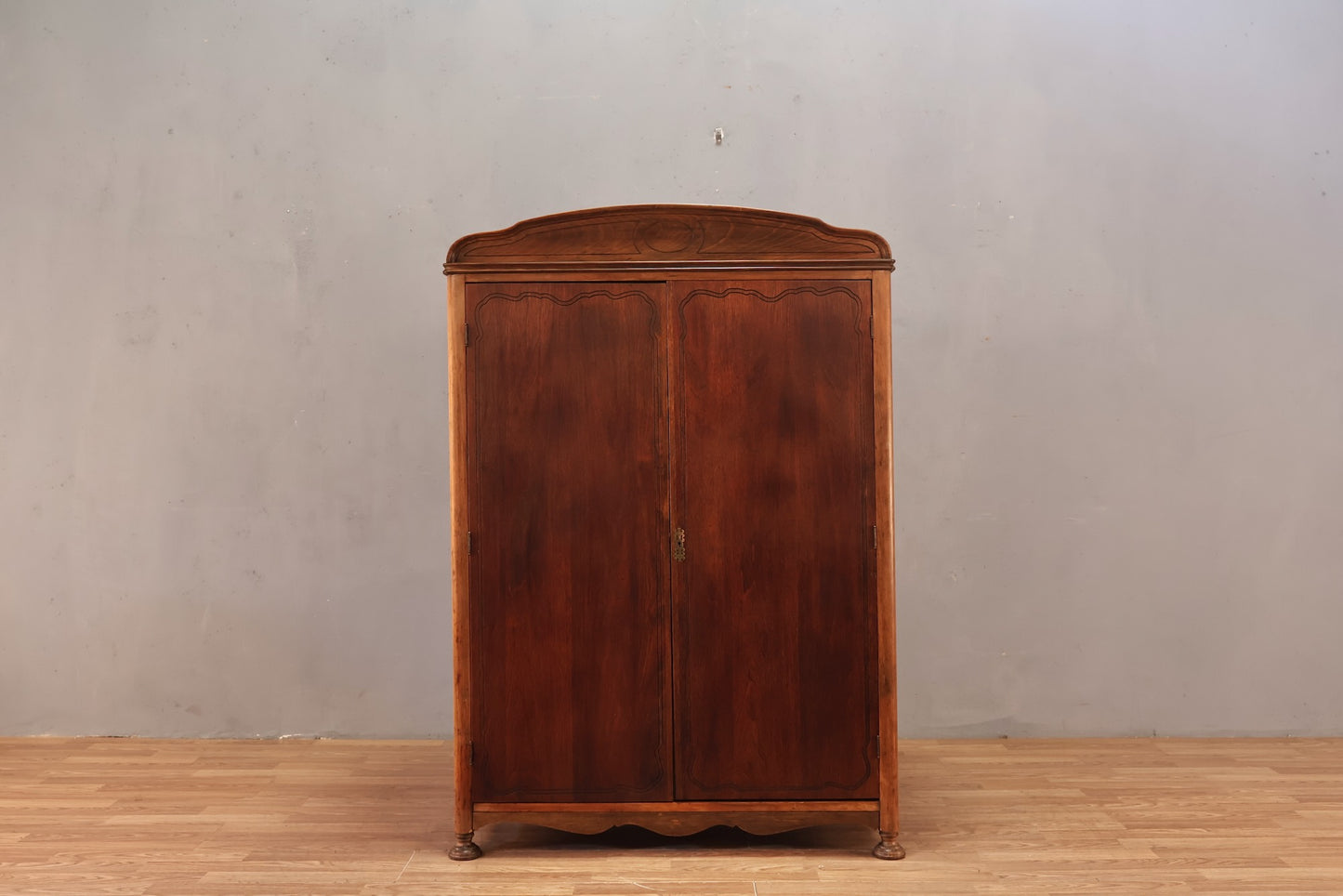 Antique Carved 4-Drawer Chifferobe