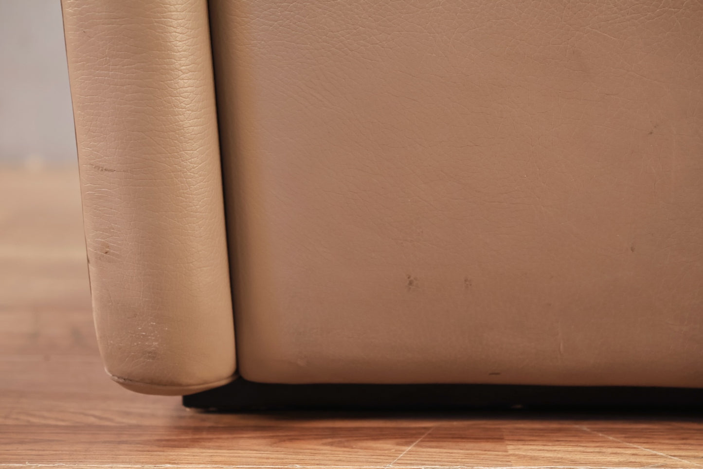 Walter Knoll Gray Leather Lounge Chair - ONLINE ONLY