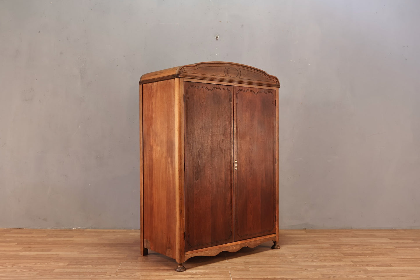 Antique Carved 4-Drawer Chifferobe