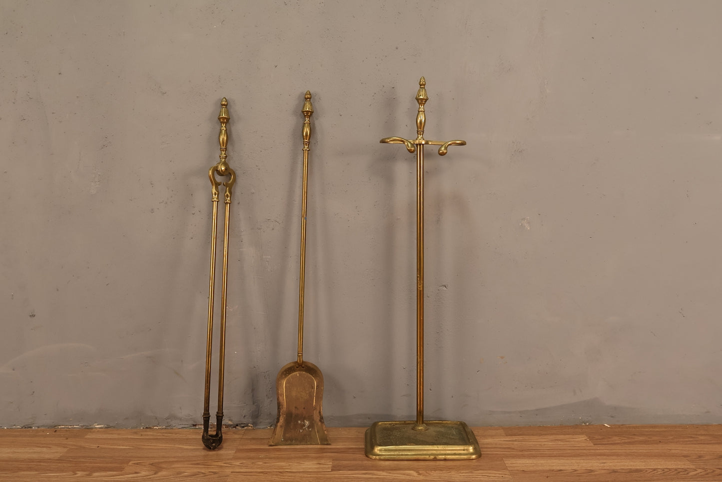 Brass 2-Piece Fireplace Set