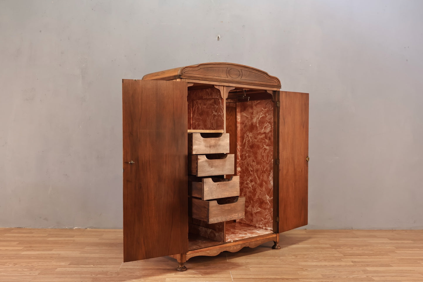 Antique Carved 4-Drawer Chifferobe