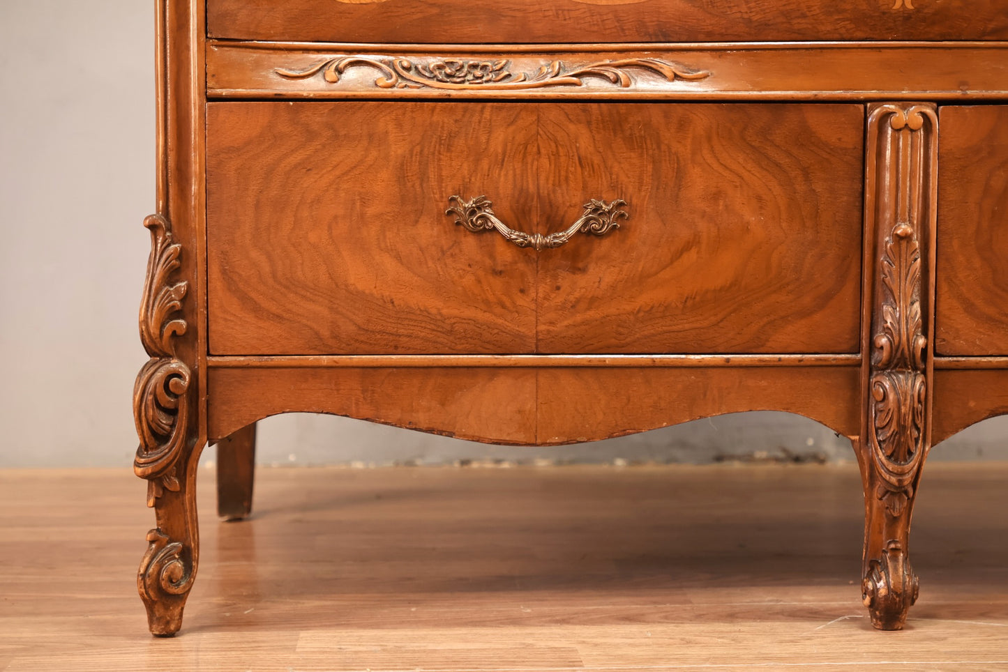 Ornate Inlaid 4-Drawer Dresser