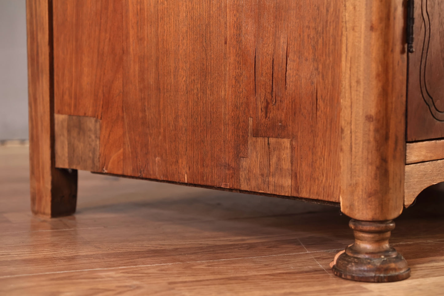 Antique Carved 4-Drawer Chifferobe
