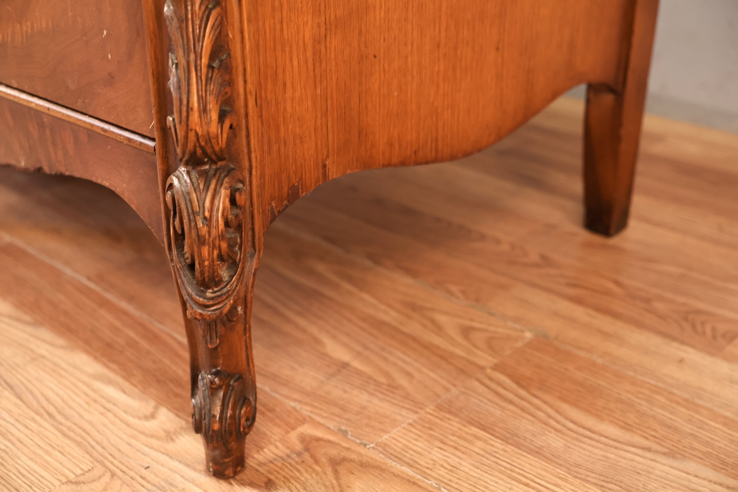 Ornate Inlaid 4-Drawer Dresser